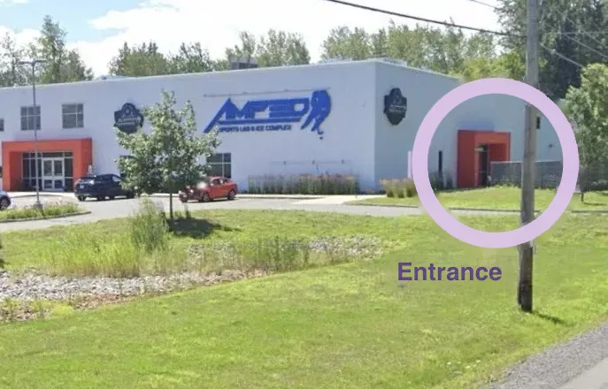 The building at 2600 Leitrim Road, with the Muscle IQ entrance circled: the orange door at the right end